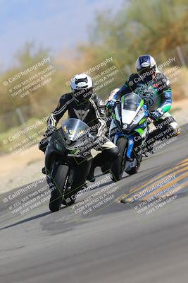 media/Nov-05-2022-SoCal Trackdays (Sat) [[f8d9b725ab]]/Turn 2 (1120am)/